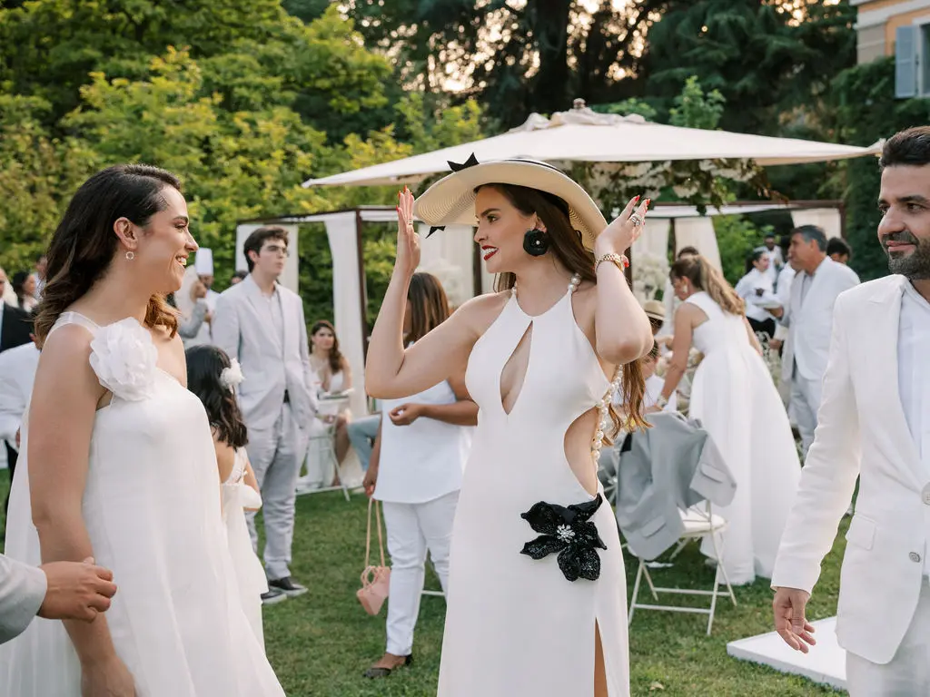 Bruna and Manoel, Villa Erba white party photograph 25