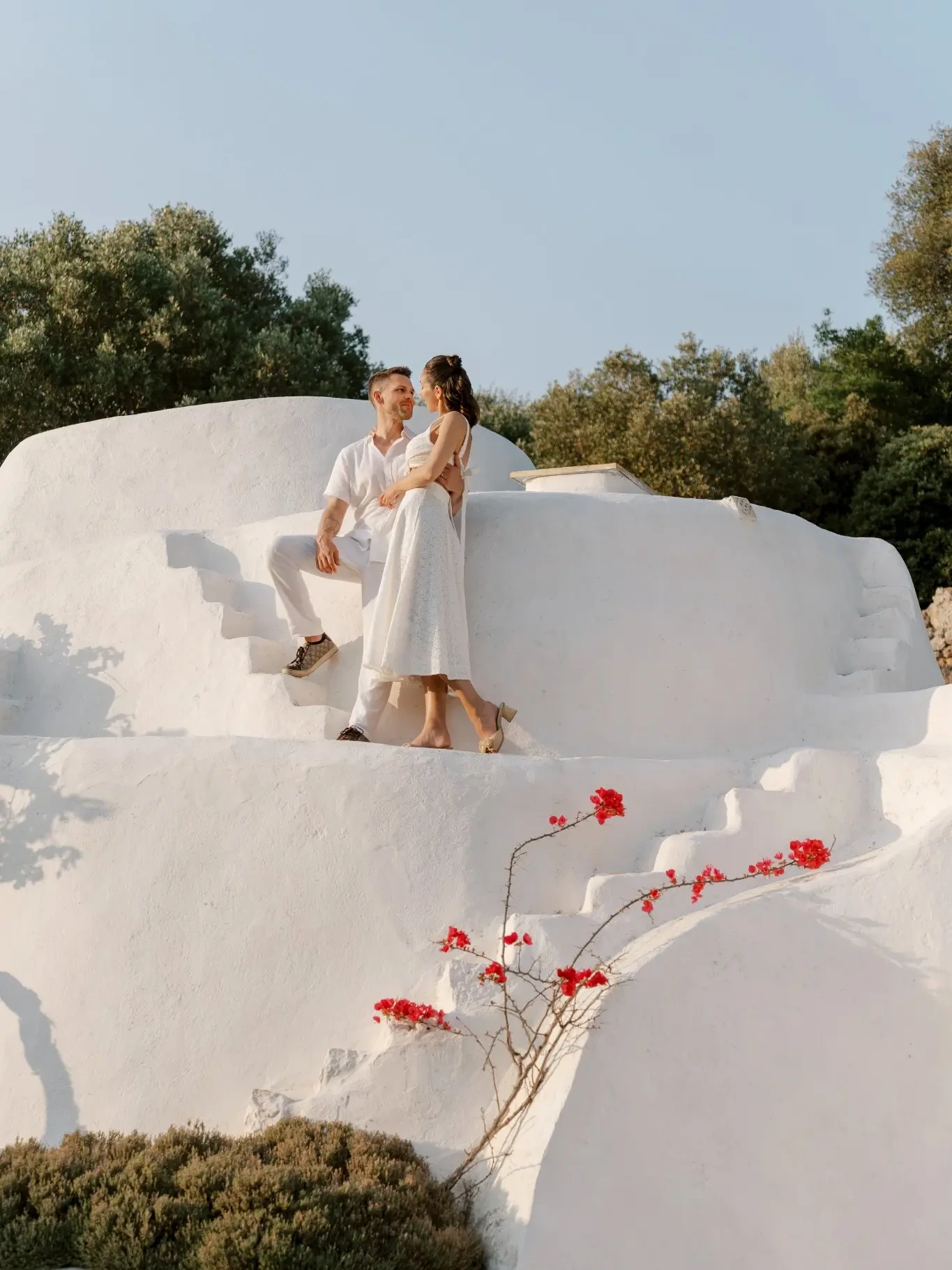 Darcy and Mathew beside their wedding table in Puglia