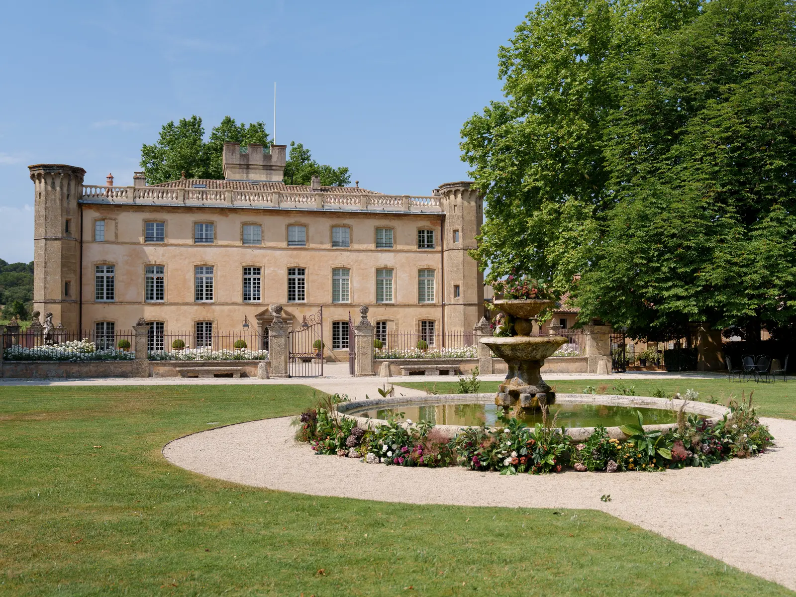 Kenne and Ugo, château wedding photograph 5