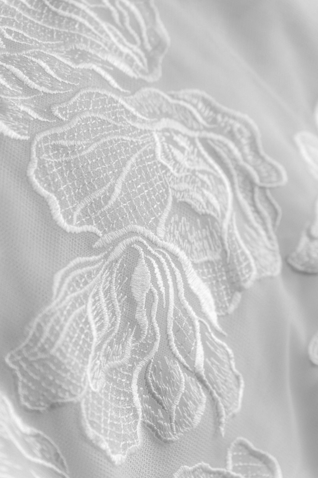 A quiet bridal portrait on Lake Como